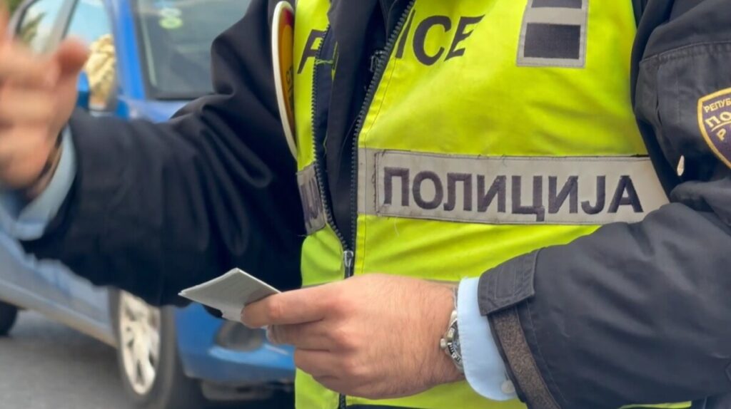 Приведени 11 возачи за безобѕирно управување со возило