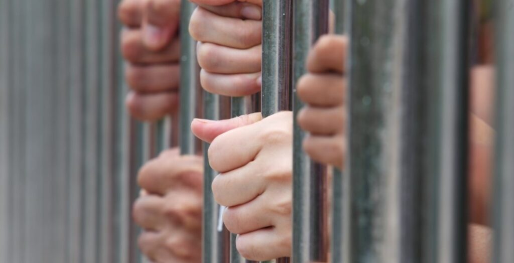 Жена осудена на шест години затвор за обид за убиство на американскиот министер за финансии