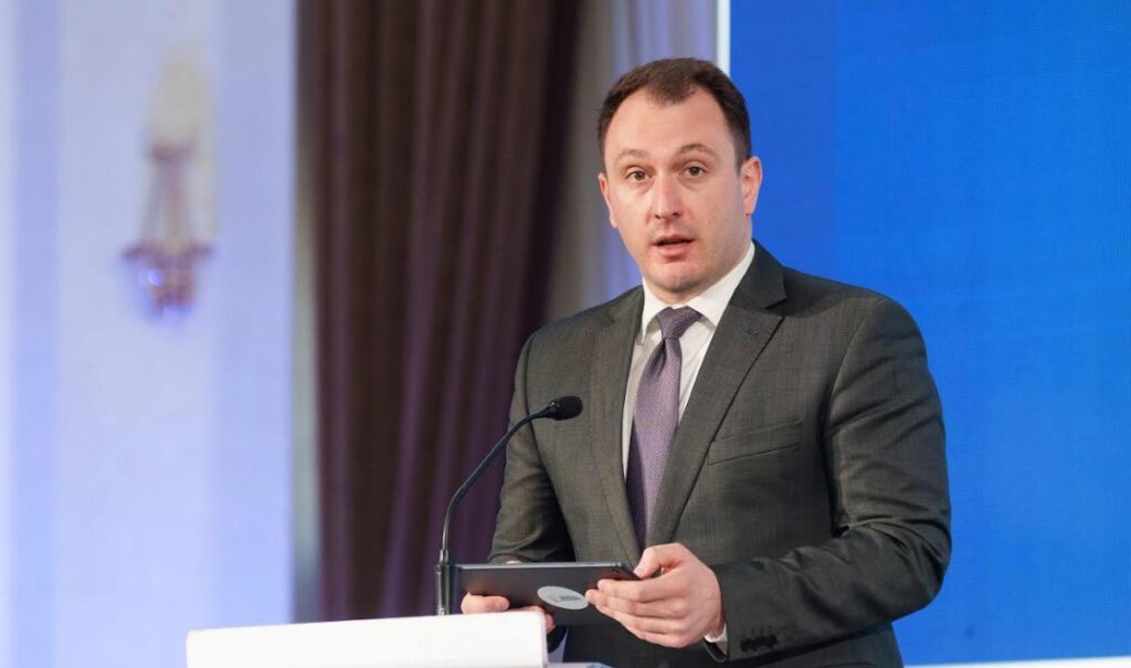 „Лична карта и возачка дозвола на телефон“ – Андоновски најавува дека апликацијата ќе биде промовирана во октомври