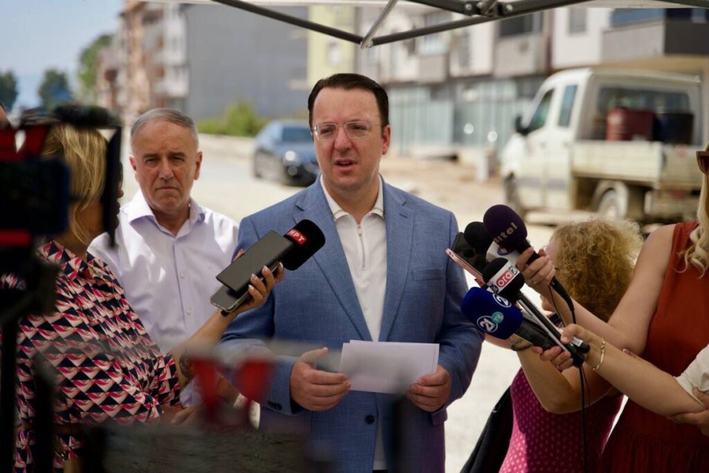 Николоски: Владата прави се што е во наша моќ да помогнеме на превозниците, склучуваме билатерални договори со земјите дел од Шенген зоната