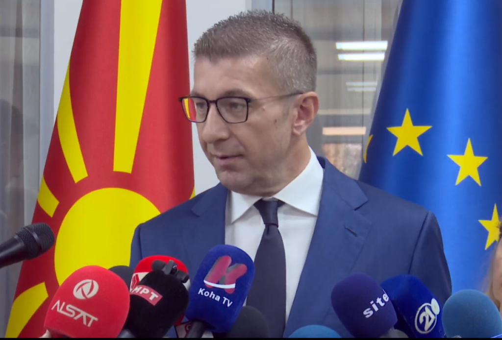Мицкоски за економските резултати на сегашната и претходната влада: Три спрема еден, таков е и односот на рејтинзите