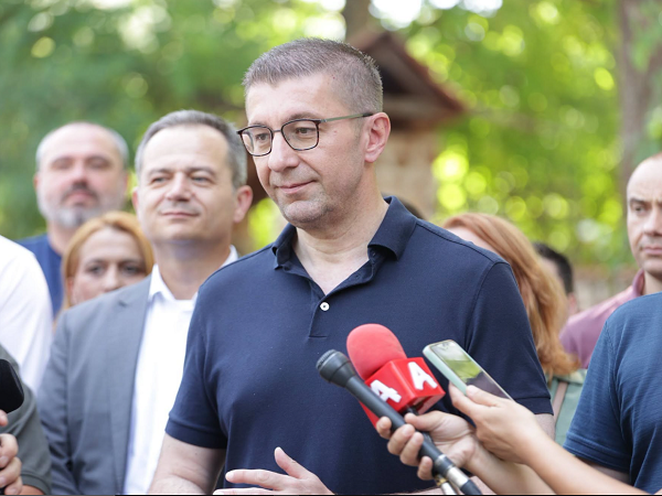 Мицкоски за критиките за дата-центрите: Опозицијата политизира и злоупотребува, далеку од вистина е тоа што го кажуваат