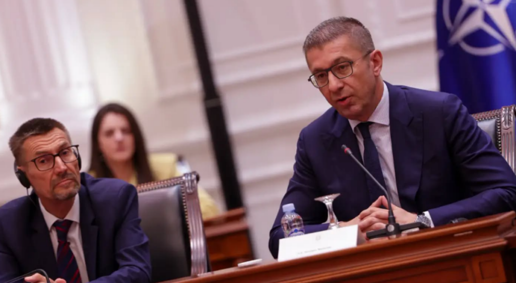 Нема најава за средба Мицкоски-Радев, Мицкоски: Подготвен сум во било кое време на средба, но не било како