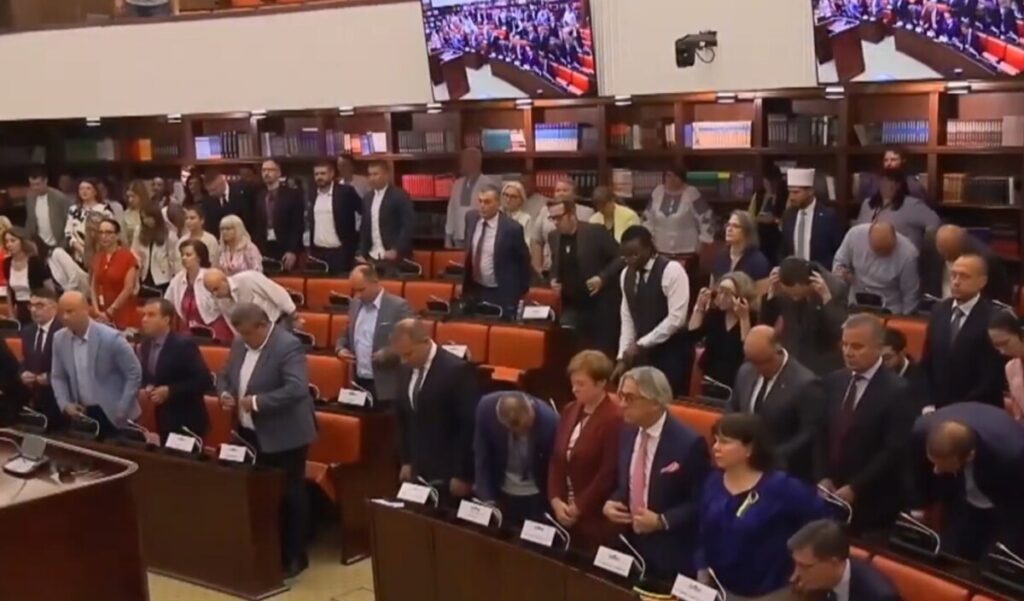 Одбележана 35-годишнина од независноста на Украина – едноминутен молк и почит на загинатите во руската агресија