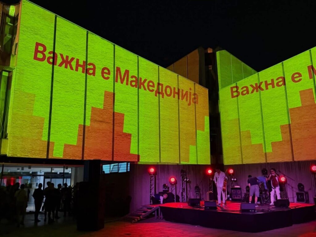 Скопје синоќа ја скрши тишината: „Уметноста ја крши тишината“ предизвика силни реакции