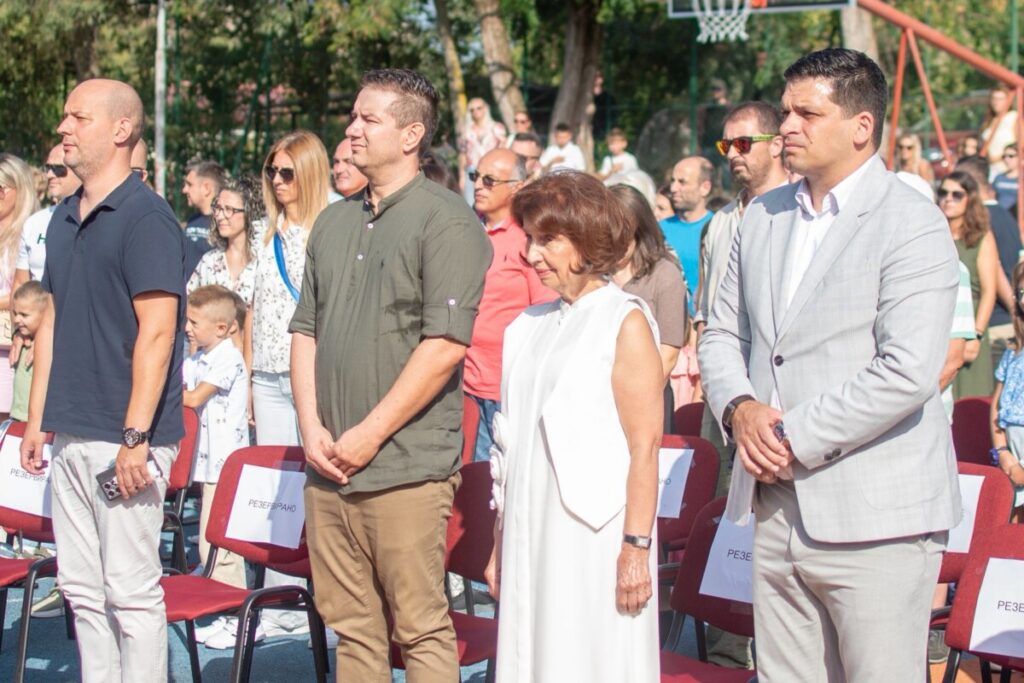 Сиљановска-Давкова до првачињата: Училиштето нека биде место каде што ќе стекнувате знаење, негувате почит, развивате другарство
