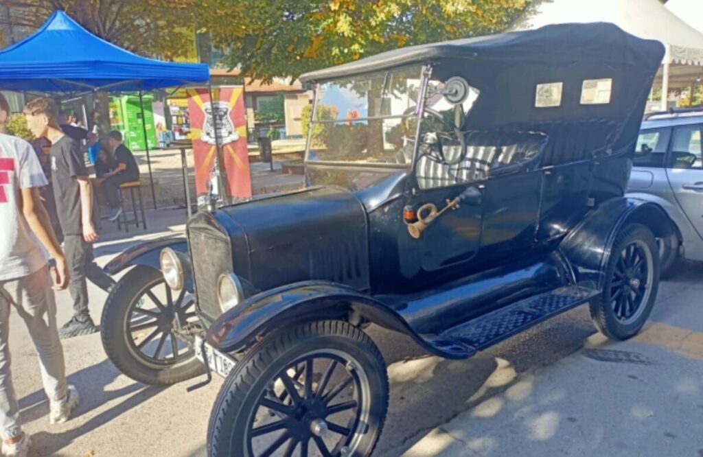 Ford Model T од 1923 година – најголема атракција на изложбата на олдтајмери во Велес