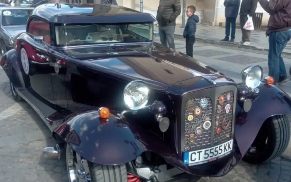 Ретро автомобили го разубавија Берово – се одржува петтото издание на „Classic Car Tour 2026“